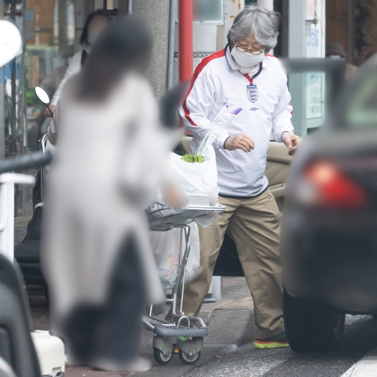 感染対策のためにマスクをしっかりつけているジュリー