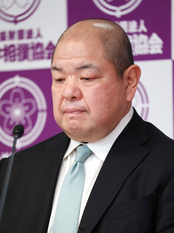 相撲協会の八角理事長（時事通信フォト）