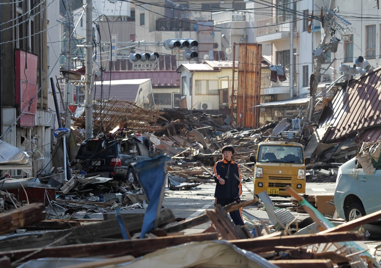 いま大地震が来たらどうする？（時事通信フォト）