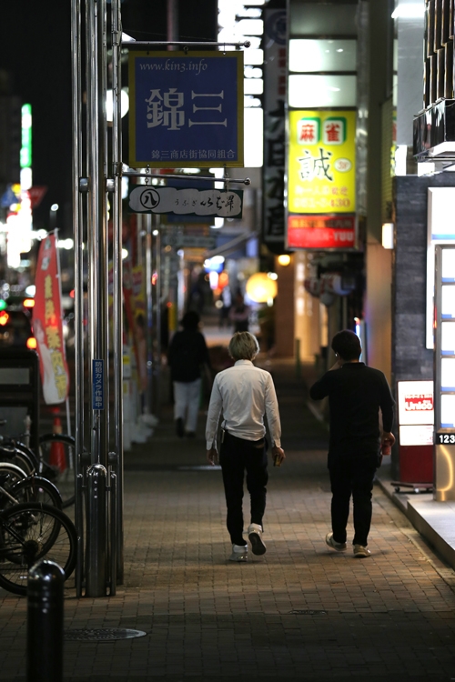 名古屋の歓楽街も人影はまばら（時事通信フォト）