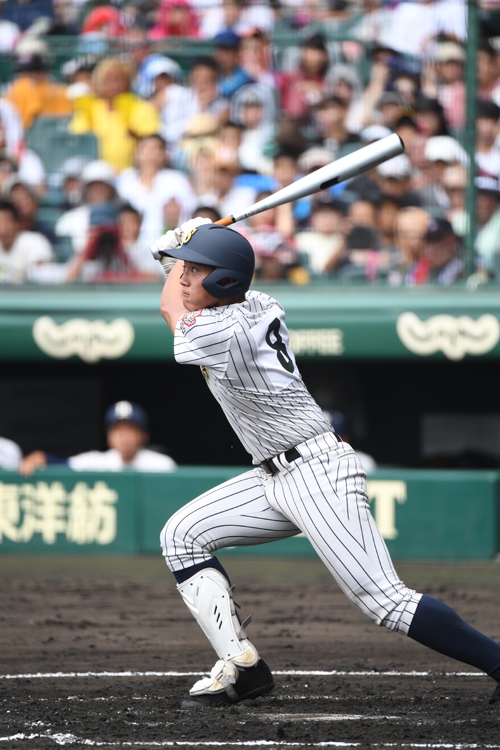 先頭打者&さよなら本塁打で甲子園を沸かせた(撮影/藤岡雅樹)