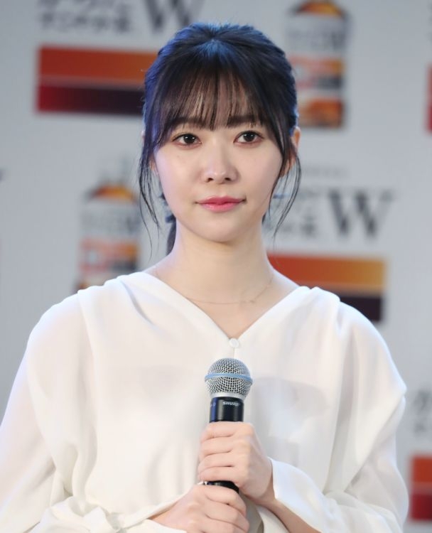 指原 指原莉乃、オフに人気女優と買い物する姿が豪華すぎ！超ミニの ...