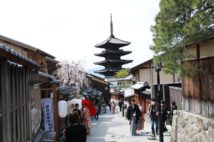 今年の京都は外国人が激減(時事通信フォト)