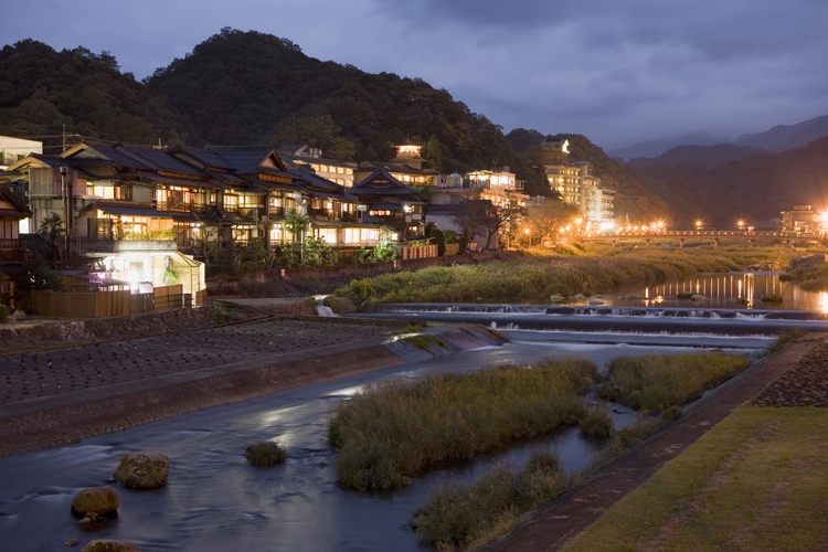 三朝温泉は鳥取の代表的な温泉街（時事通信フォト）