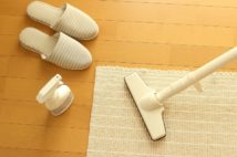 窓を開けて掃除はNG? 誤解の多い「正しい掃除機の使い方」
