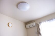 ワンルームで在宅勤務する単身者の苦悩 「まるで独居房」の声も