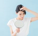 コロナで美容室に行けない…生えてきた白髪は切る?染める?自分でできる白髪対策
