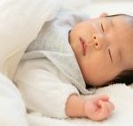 赤ちゃんにパジャマはいつから必要?肌着じゃだめ?サイズ、目安は?