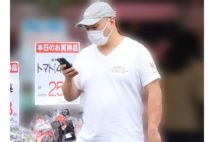 クロちゃん、スーパーで野菜吟味 「汚料理レシピ」出版も?
