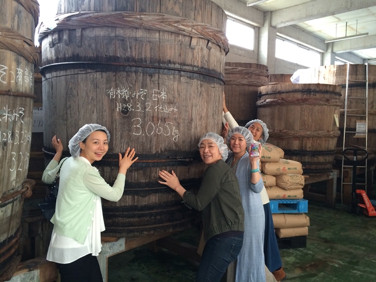 2016年11月、味噌造りの現場を訪ねた福井県の老舗・『マルカワみそ』で「100年樽」と