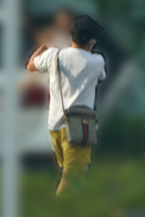 子供を抱える父・藤本の姿