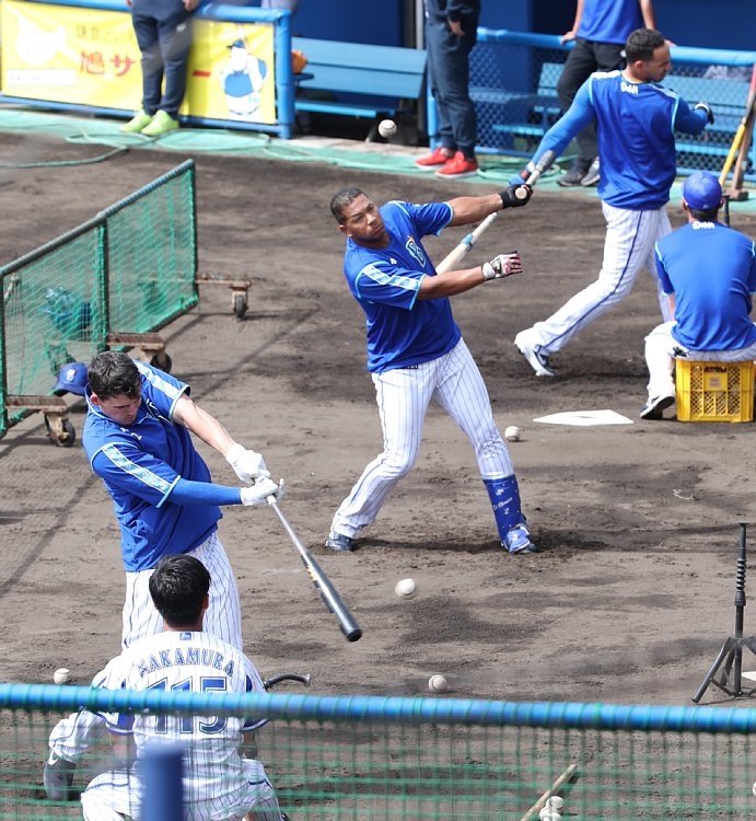 3人の大砲外国人をどう使い分けるか（左からオースティン、ロペス、ソト。時事通信フォト）