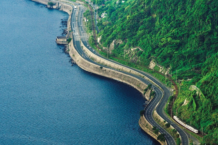 桜島を見ながらのんびり鉄道旅