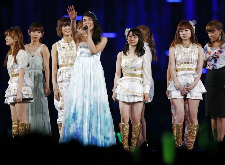 AKB48の卒業セレモニーで歌う秋元才加（時事通信フォト）