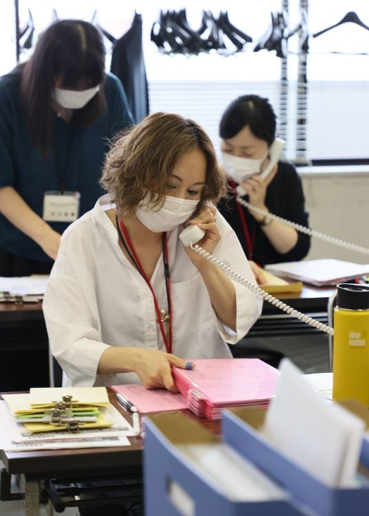 生活支援を求める失業者などからの相談が相次いだ（東京都大田区の社会福祉協議会、2020年6月5日、 写真／ 時事通信社）