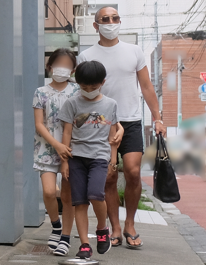 アイスクリームを味わった海老蔵一家