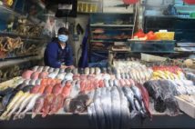 コロナウイルスが検出された北京の新発地市場(共同通信社)