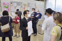 現場大混乱で遅れる「10万円給付」 オンライン申請中止する自治体も