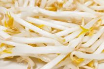 コロナ禍で様変わりした家計支出 不況下で売れる「もやし」も大幅増