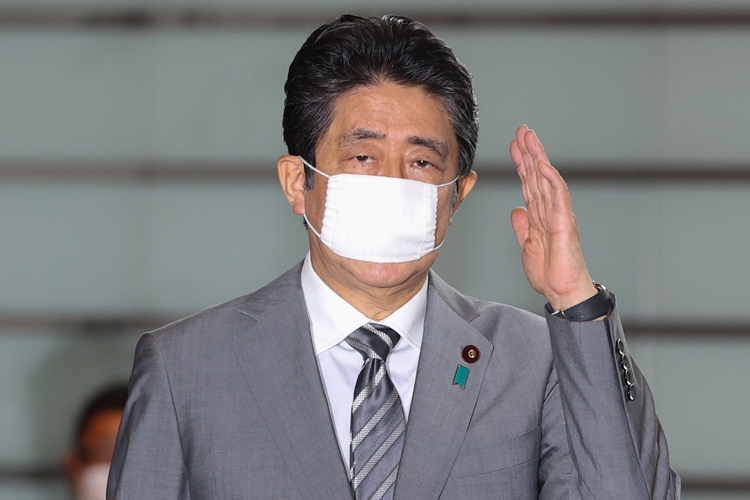 新型コロナ対策の失態が続き安倍政権の「一強独裁」が崩れ始めている（写真／時事通信社）