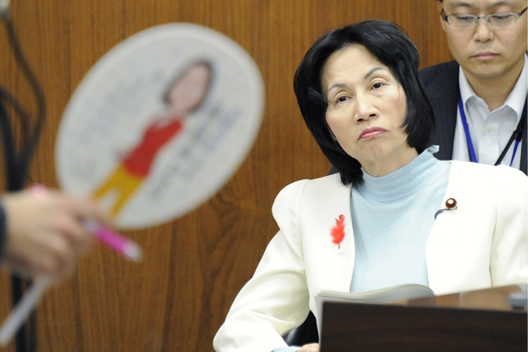 「うちわ」問題で辞職した松島みどり元法務大臣（写真／時事通信社）