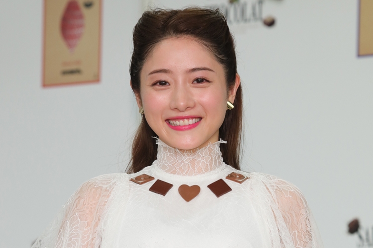 綾瀬 深田 石原 どうなるホリプロ三大女優の結婚レース Newsポストセブン