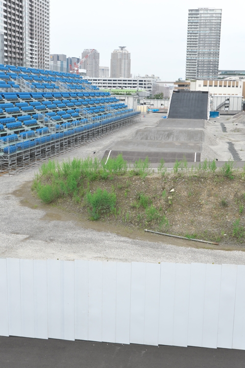 座席工事は途中で放置