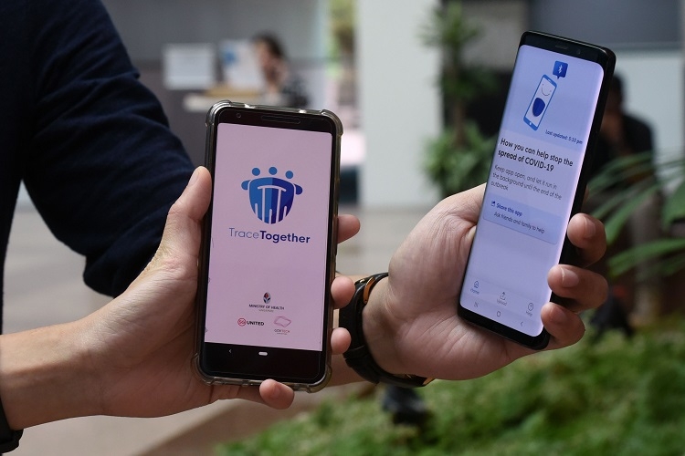 新型コロナウイルス感染者を追跡するシンガポールのスマートフォン用アプリ（AFP＝時事）