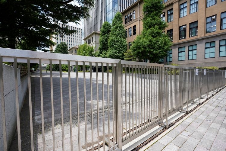 緊急事態宣言で休校していた早稲田大学。春夏学期はすべての授業をオンラインで行う(時事通信フォト)