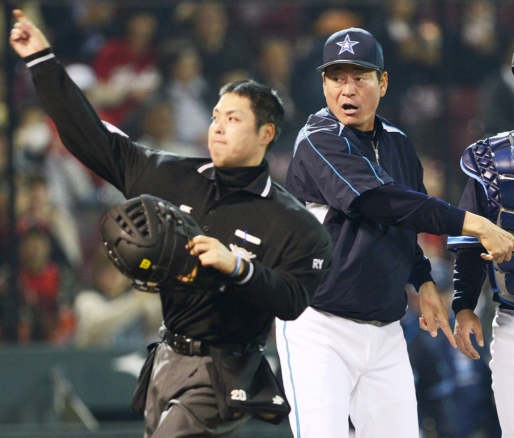 強烈なコールが売りの白井氏はどうなる（写真／共同通信社）