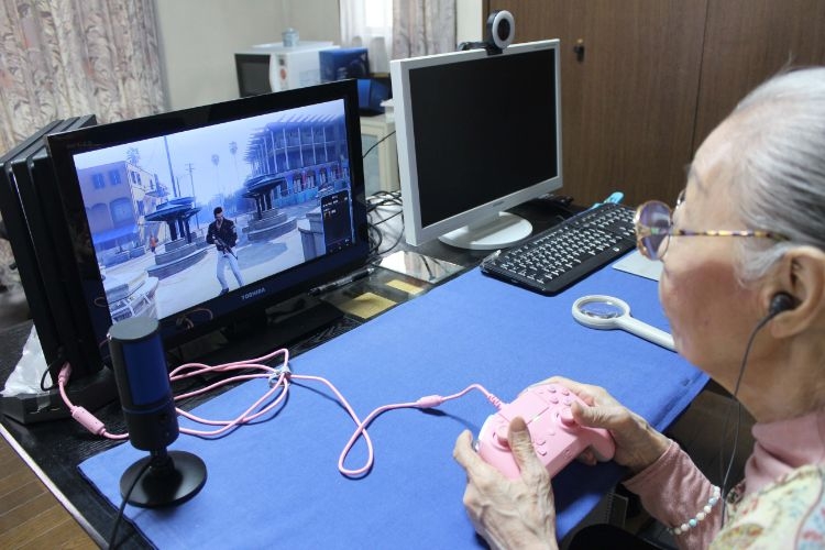 おばあちゃん ゲーマー 超ゲーマーな69歳のおばあちゃん、孫のブログでワールドワイドなゲーマーに