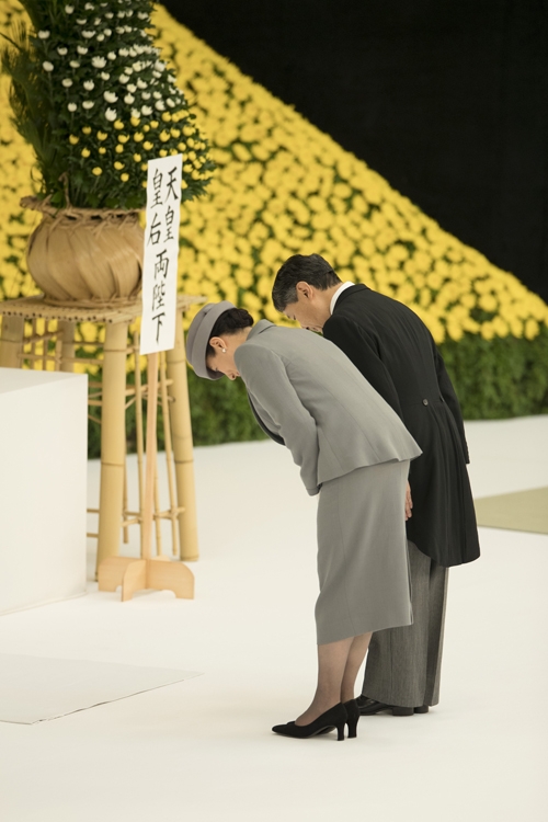昨年、雅子さまは体調不良が囁かれる中で、追悼式参列を果たされた（2019年8月、東京・千代田区　写真／時事通信社）