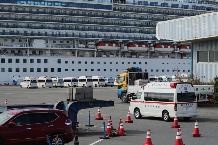 乗員乗客の2割が感染（時事通信フォト）