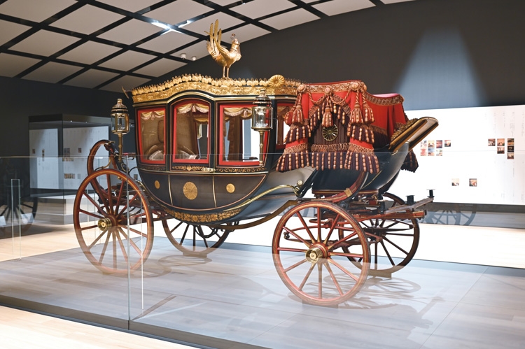 明治22年の憲法発布日に両陛下が乗車した英国製馬車