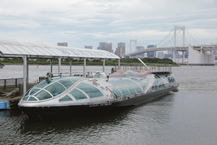 松本零士氏がデザインした観光船「エメラルダス」