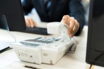 固定電話離れに逆行? 会社の固定電話廃止に反発する若手社員の言い分