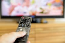 もはや高齢者専用メディア？　いま視聴者たちがテレビに求めるもの