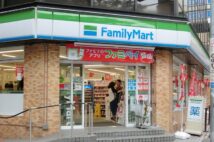伊藤忠ファミマ子会社化の狙い コンビニは大量出店から店舗縮小競争へ