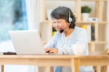 増えるリモート副業 日本語講師や経理事務作業の時給の目安は