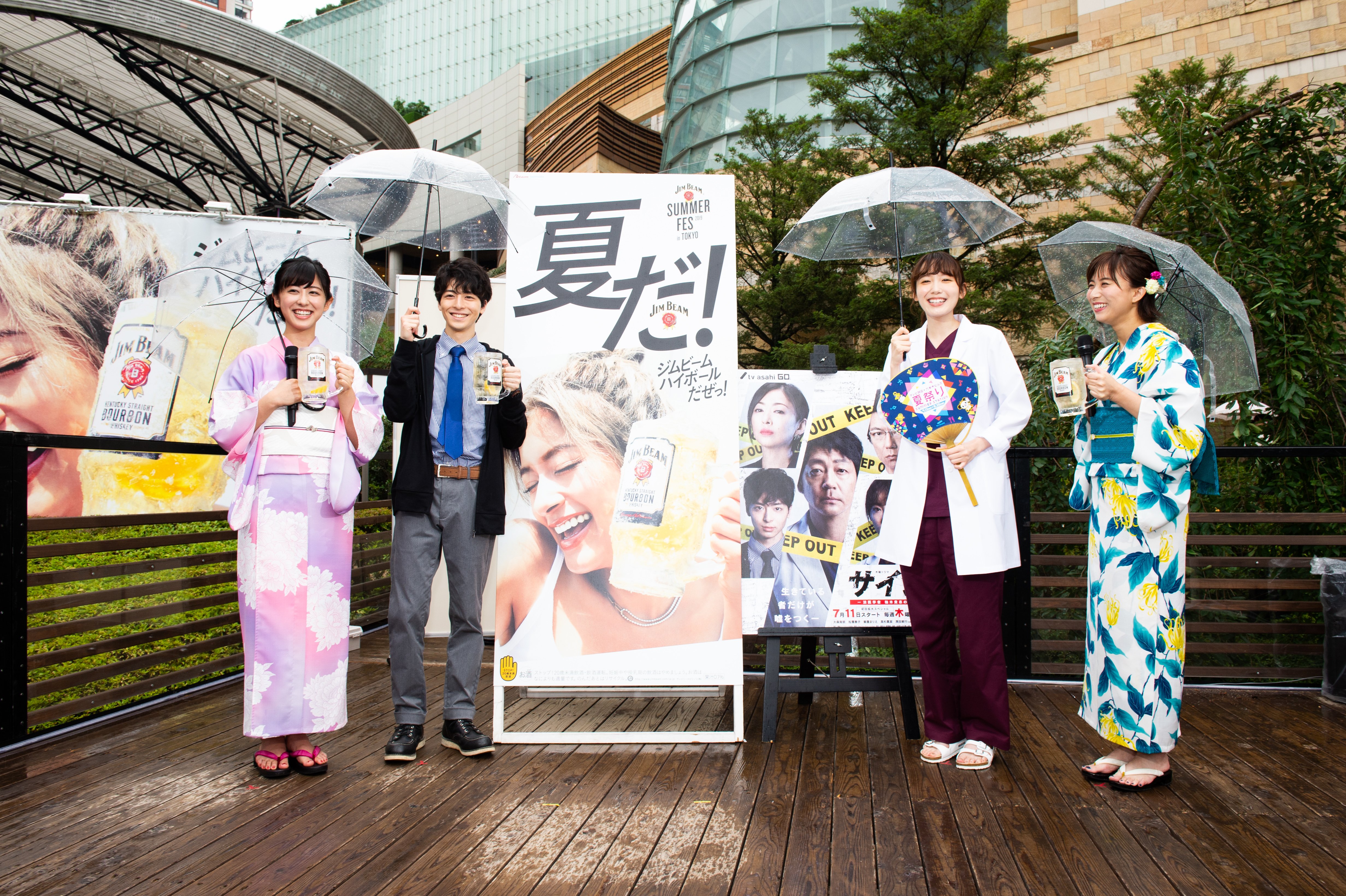 イベントに登場した飯豊まりえと高杉真宙とテレ朝の女子アナ2人