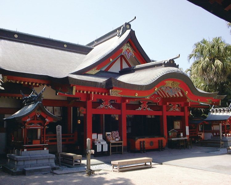 全国からカップルや女性参拝者が多く訪れる青島神社（写真／青島神社提供）