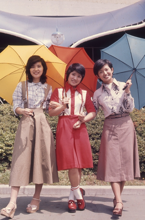 1975年5月13日、映画『花の高2トリオ　初恋時代』会見時の桜田淳子、森昌子、山口百恵
