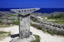 日本最南端の碑がある沖縄県竹富町の波照間島(時事通信フォト)