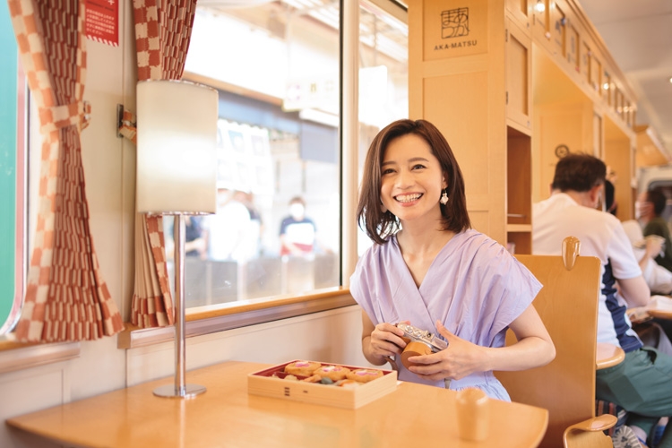 「丹後の青い海は日本一です」と、カメラを用意