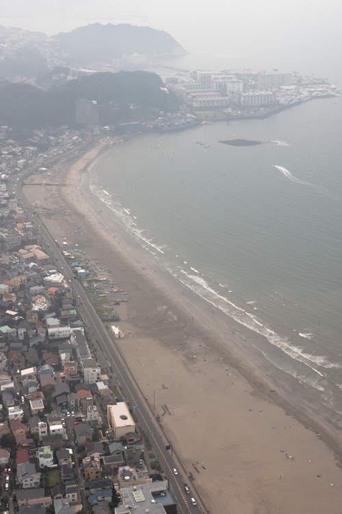 由比ヶ浜も海水浴場の開設を断念（空撮／小倉雄一郎）