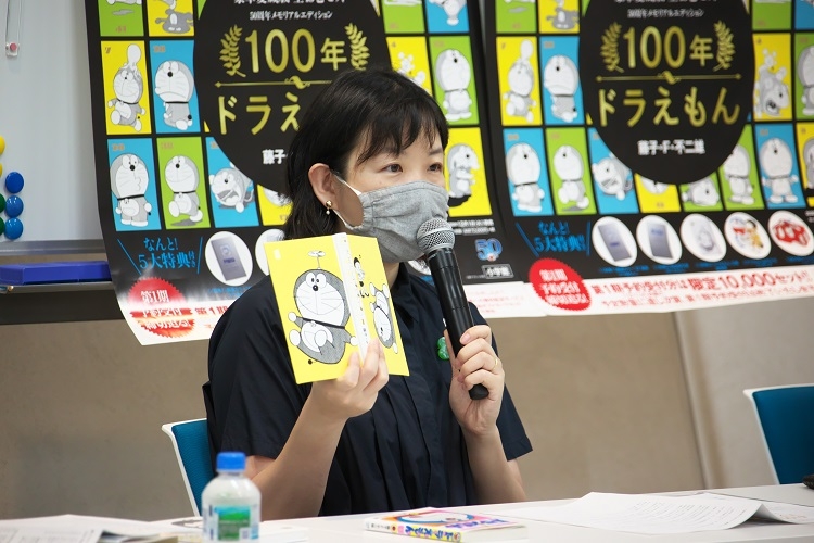 ブックデザインを担当した名久井直子さん