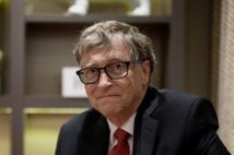 新型コロナウイルスについては、マイクロソフト共同創設者で世界的大富豪の一人であるビル・ゲイツ氏に関する根拠のない陰謀論も広まっている(AFP=時事)
