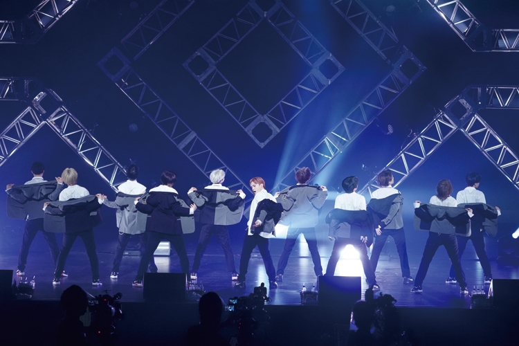 1stの"筋肉ダンス"に続き、今回は"ジャケットダンス"がポイント（C）LAPONE ENTERTAINMENT