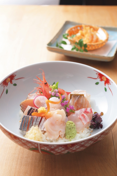 「日本橋とやま館」で食べられる「海鮮丼」2980円