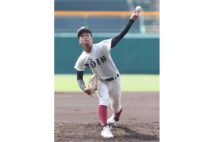 高校野球に多色化の波　白いスパイクに加えグローブも